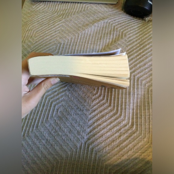 The Seven Husbands of Evelyn Hugo by Taylor Jenkins Reid - Picture 7 of 10